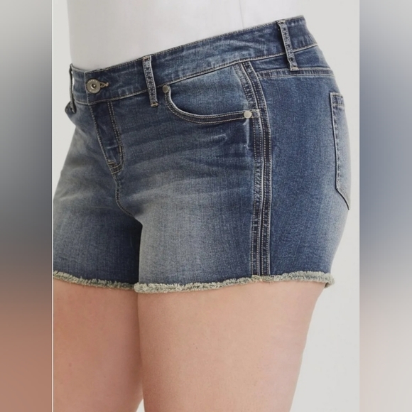 Torrid Vintage Stretch Denim Shorts - Picture 3 of 3